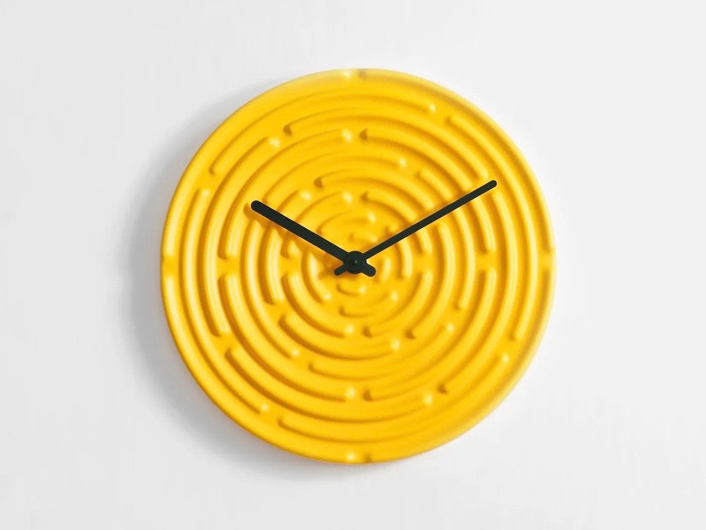 Minos, el laberíntico reloj de pared de Manon Novelli