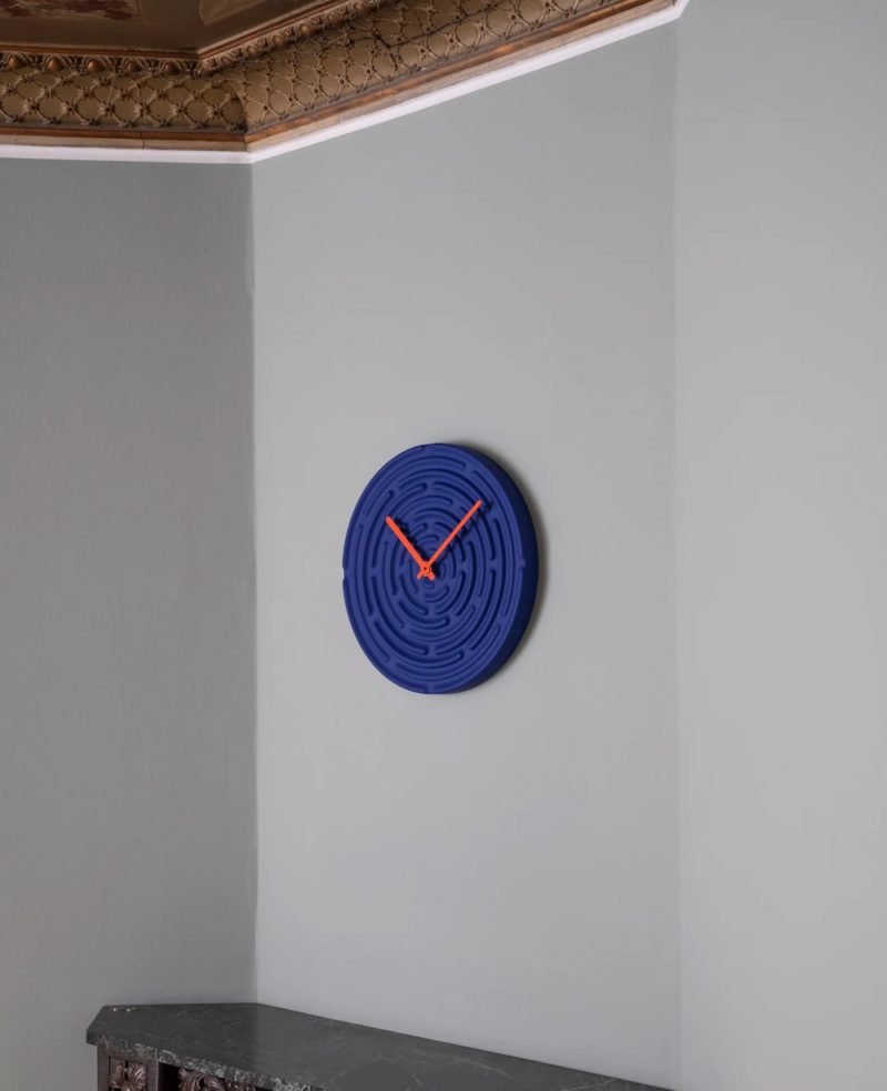 Minos, el laberíntico reloj de pared de Manon Novelli
