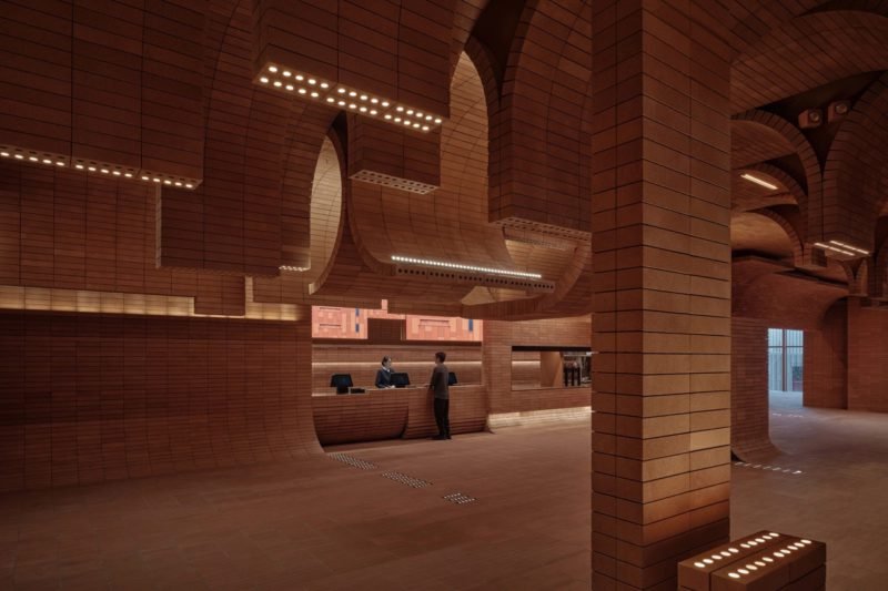 One Plus Partnership, el mar y un homenaje arquitectónico a lo Escher