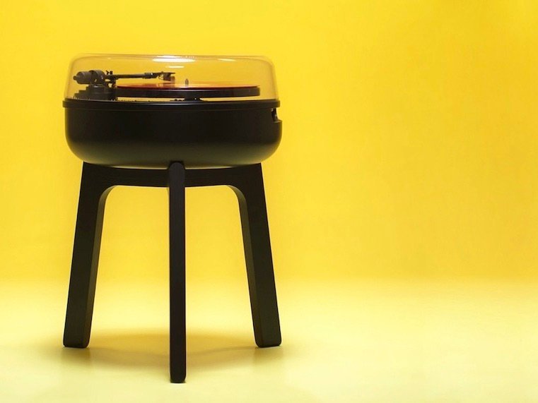 Turntable, el tocadiscos —guión— mesa auxiliar de Amunì