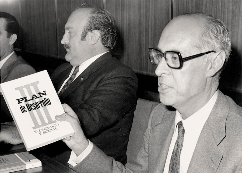 La columna de Eugenio Vega: Los fantasmas del pasado, la incertidumbre del presente